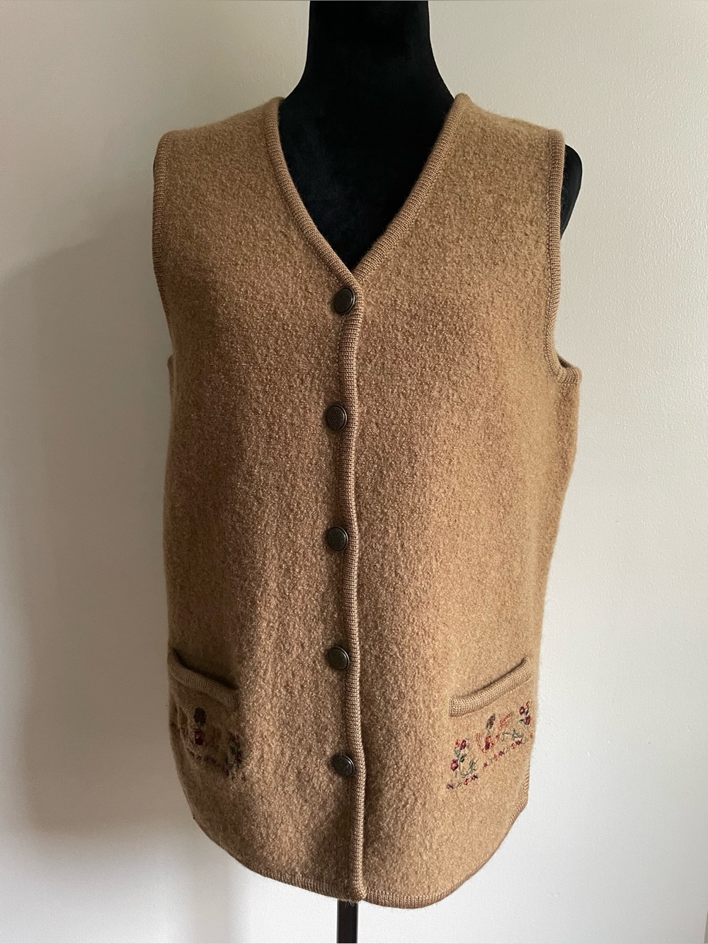 Item & Co 100% Wool Boiled Knit Vest Camel Floral Embroidered Button Front P/S